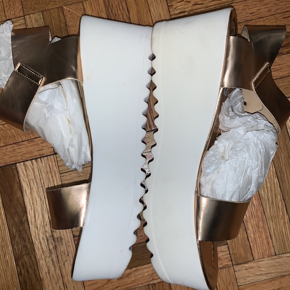 Steve Madden Has platform Sandals - Picture 10 of 13